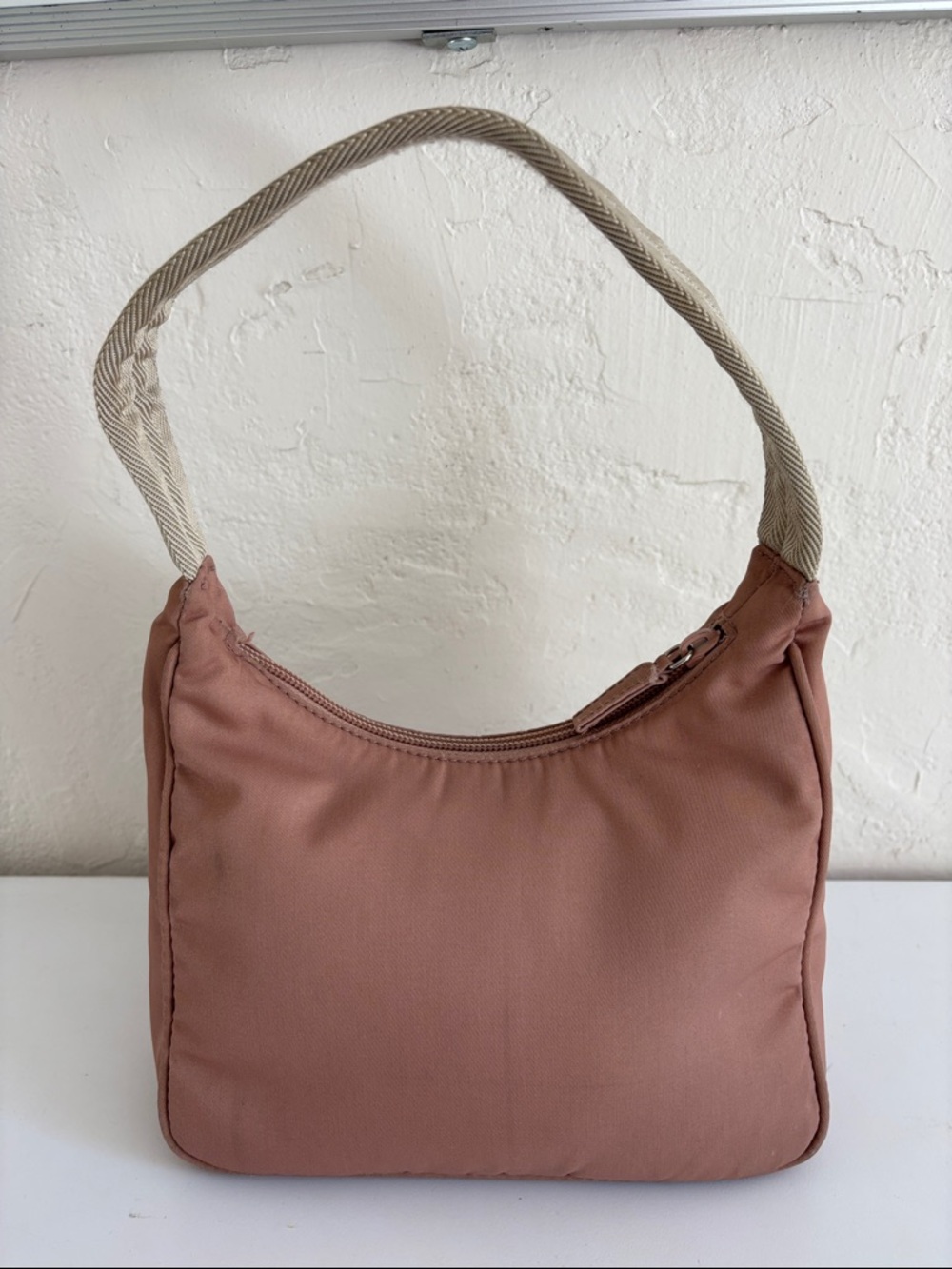 100% Authentic Prada Dusty Rose Nylon Shoulder Bag with Cream Strap - Picture 3 of 16
